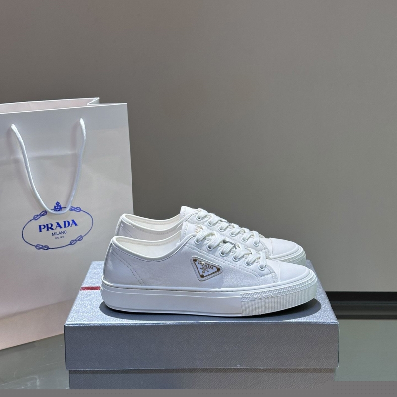 Pra*a casual shoes